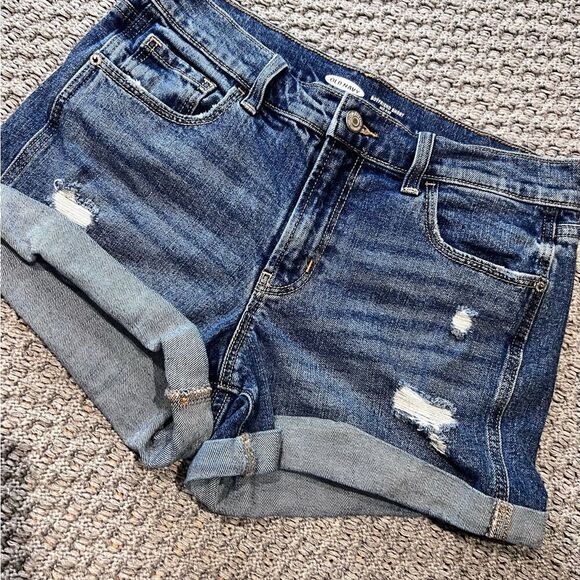 Old Navy boyfriend, mid rise, jean shorts, size 2 - Picture 4 of 11